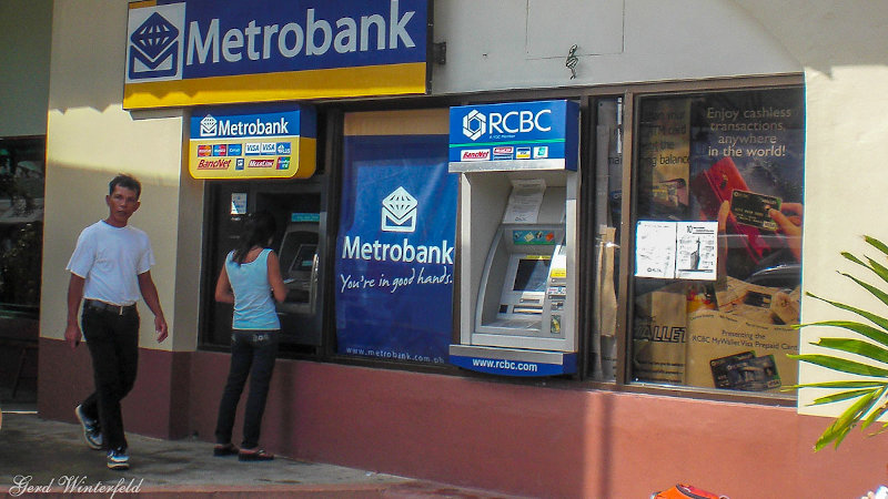 ATM Geldautomaten an der Fährstation in Caticlan